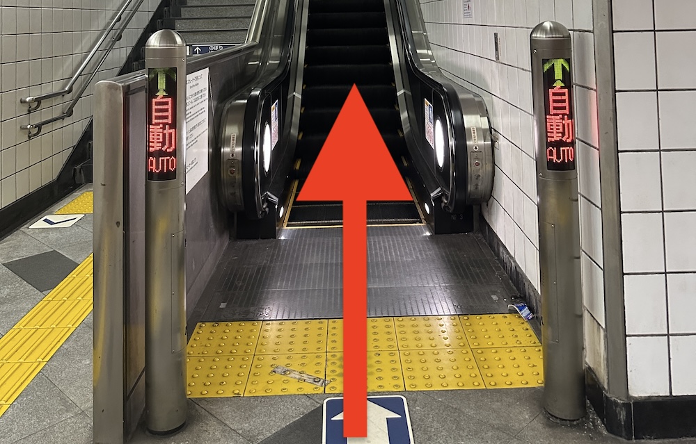 エスカレーターを昇ります